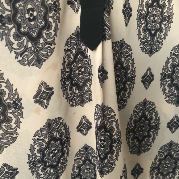 Sheer blouse with black pattern - Picture 4 of 6